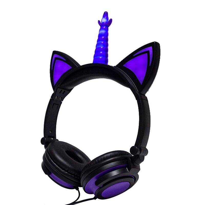 un casque licorne noir et violet