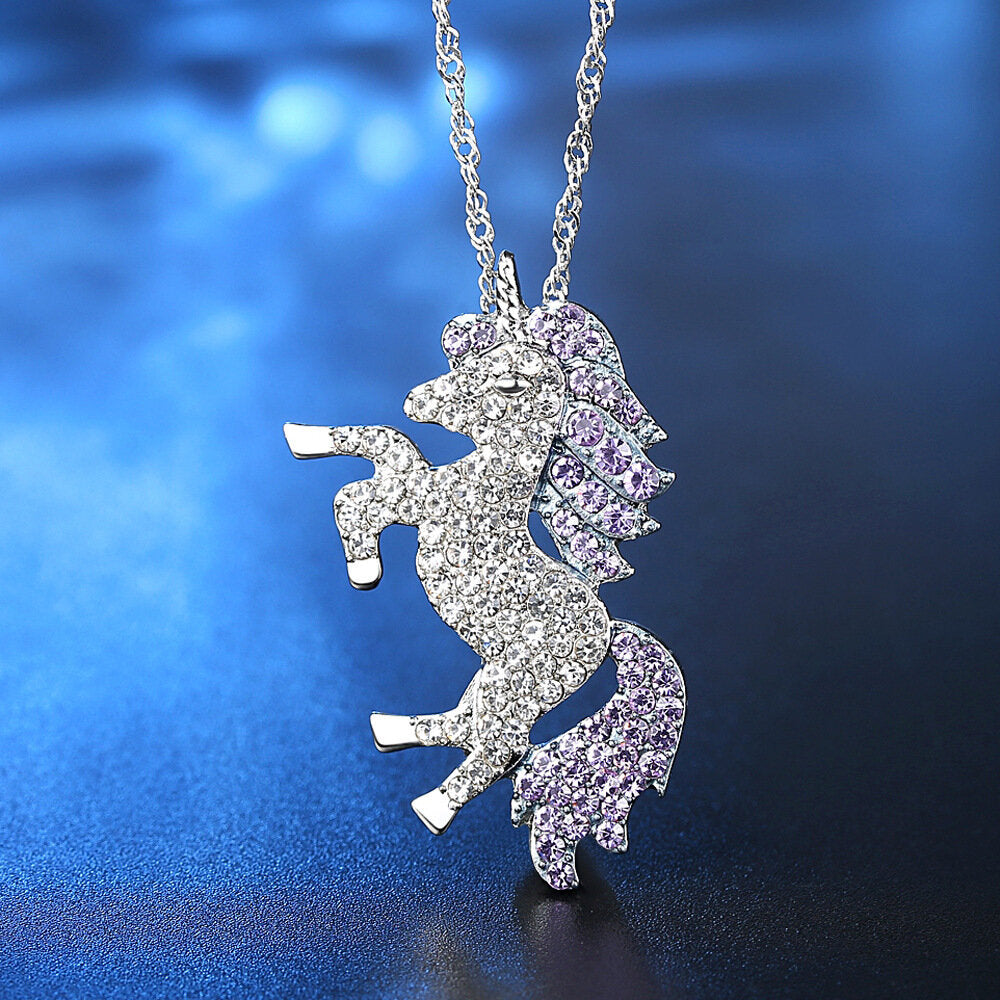 collier avec pierre violette forme licorne