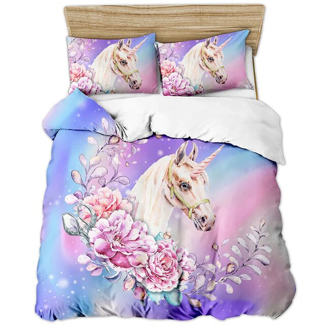 housse de couette avec des fleurs et une vraie licorne