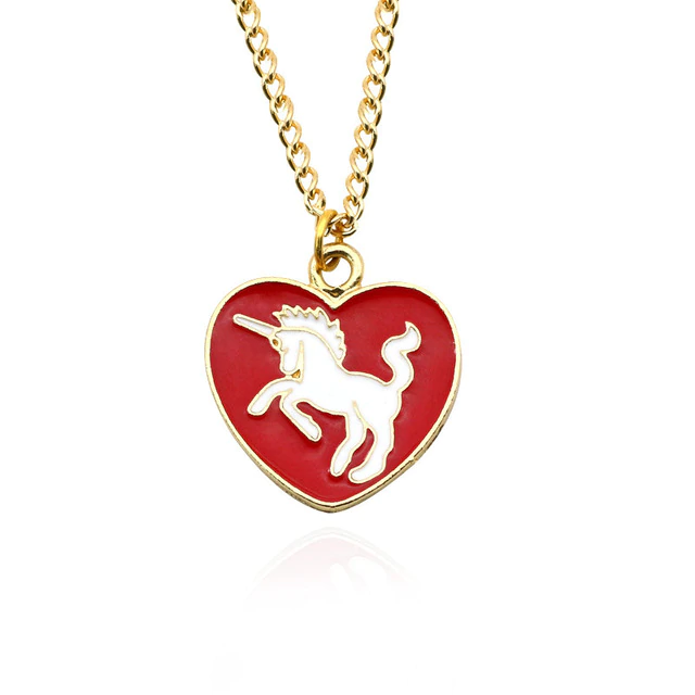 collier en forme de coeur rouge avec licorne
